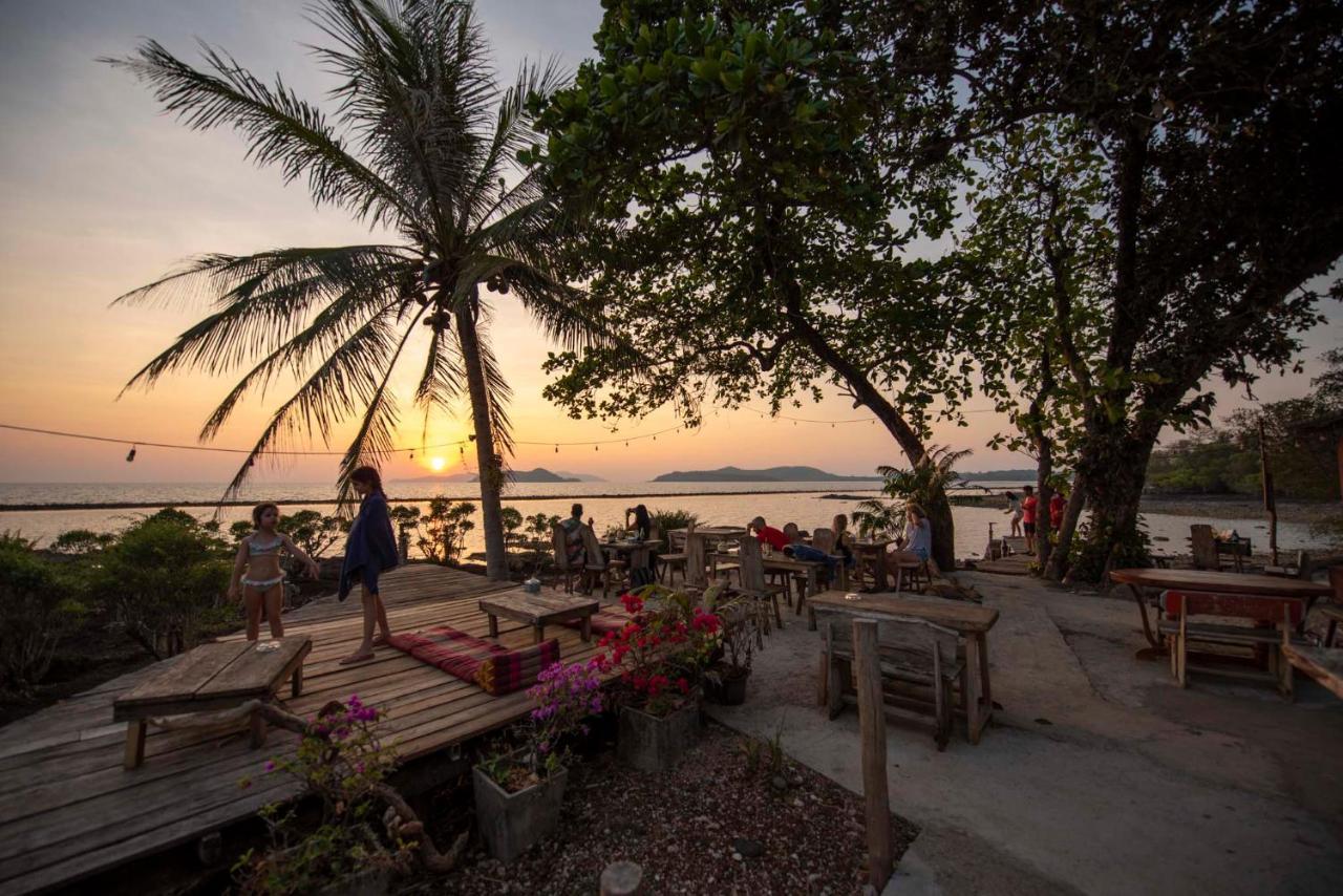 Banana Sunset - Bar & Bungalows Koh Mak Esterno foto